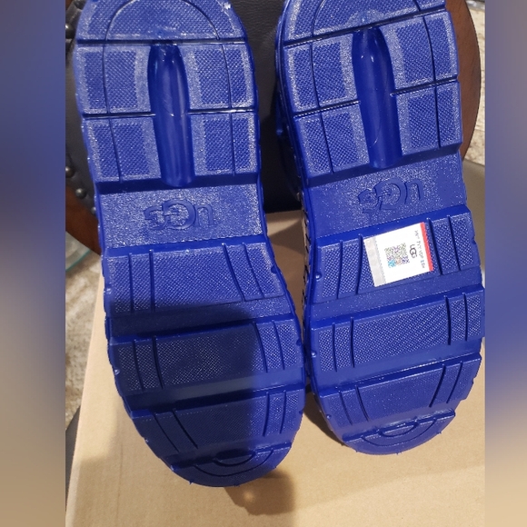 NWT UGG "Drizlita" Rainboots. - Picture 3 of 5